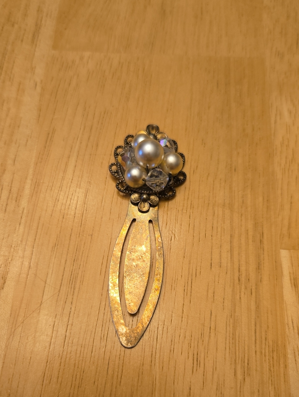 Vintage-Inspired Pearl & Crystal Hairclip - Gold Tone